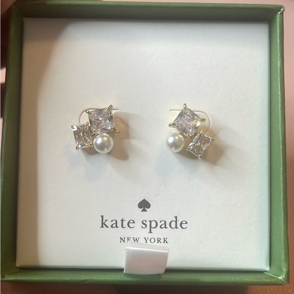 Kate Spade Victoria Clear/Gold
Post Earrings - Picture 1 of 9